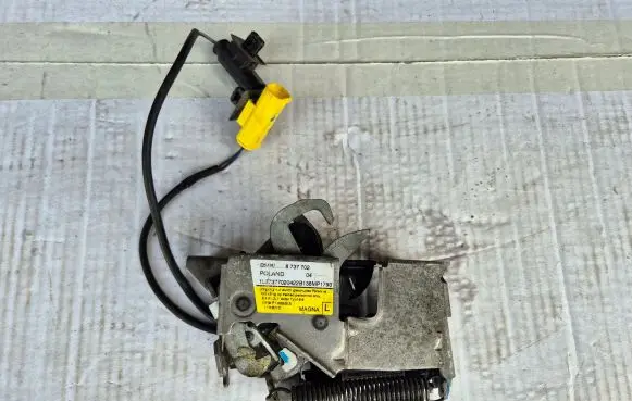 BMW X1 F48 F49 Engine bonnet/hood lock/catch 8737702