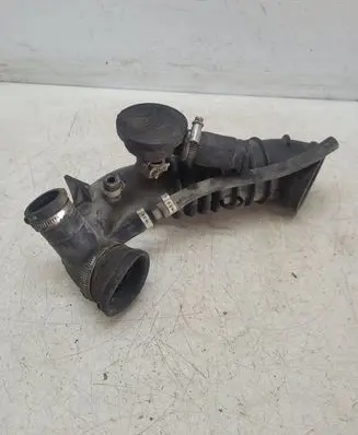 Audi A4 S4 B5 8D Air intake hose/pipe 05833356A