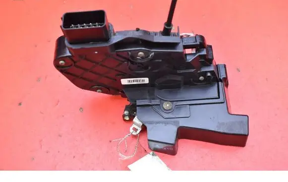 Volvo V50 Front door lock 30699787