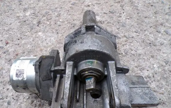 Opel Corsa D Steering wheel axle 13303390