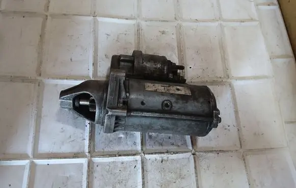 Opel Meriva B Starter motor 