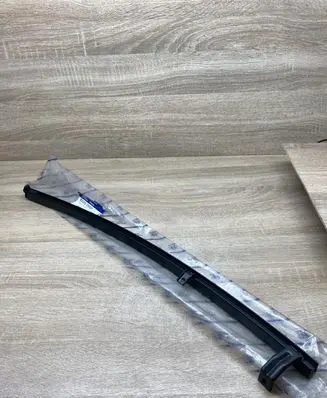 Hyundai Elantra Rear door window/glass frame 835202D000