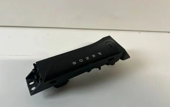 Toyota C-HR I Gear shift selector indicator 76K510