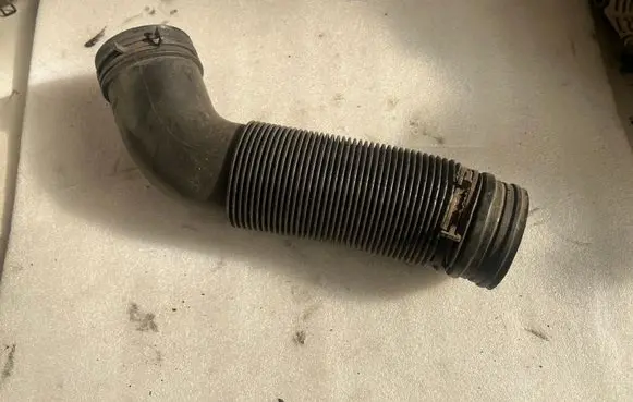 Air intake hose/pipe