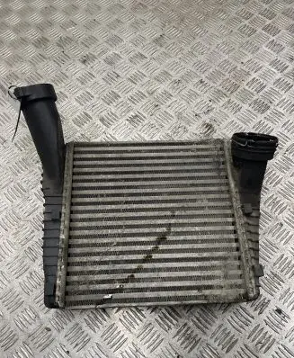 Volkswagen Touareg I Intercooler radiator