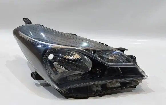 Toyota Yaris Headlight/headlamp 81130-0DJ70