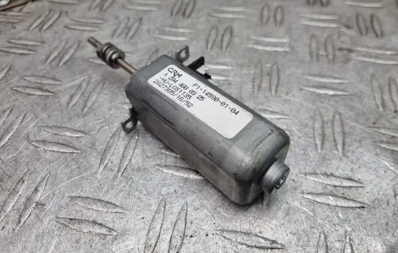 Mercedes-Benz C W204 Steering column adjust motor A2044600325 P1145900104