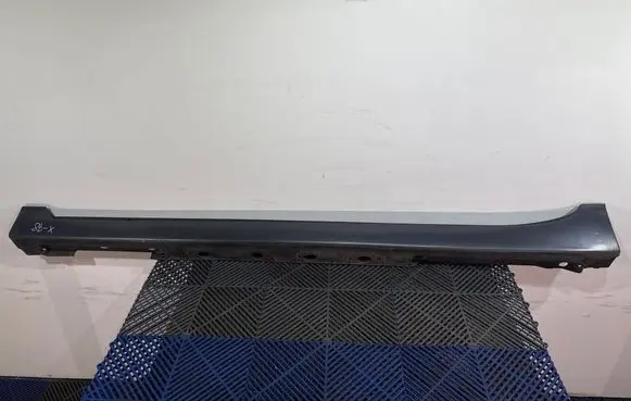 Toyota Prius (XW30) Sill 7586047010
