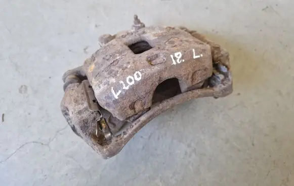 Mitsubishi L200 Front brake caliper