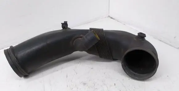 Audi A8 S8 D3 4E Air intake duct part 077129629