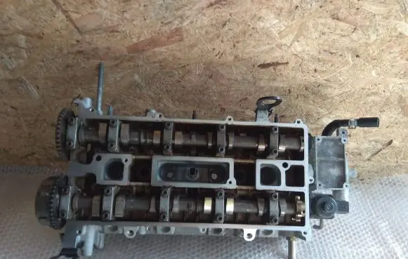 Ford Galaxy Engine head 250207114007