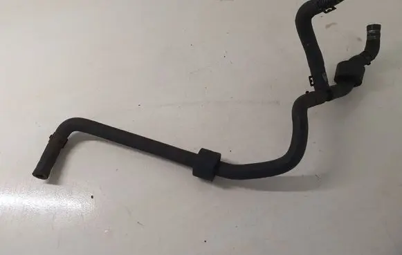 Volkswagen PASSAT B6 Engine coolant pipe/hose