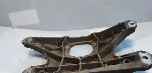 Gearbox mounting bracket