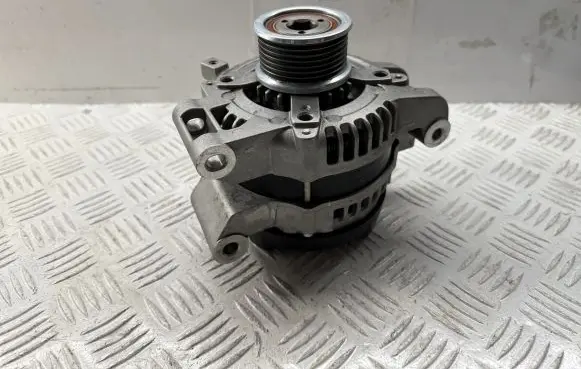 Toyota Corolla Verso AR10 Generator/alternator DAN938 270600G011 1042104521