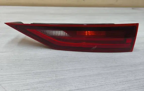 Tailgate rear/tail lights