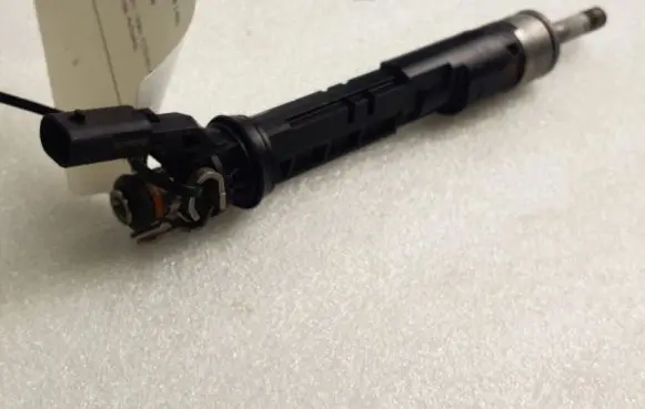 Mercedes-Benz A W177 Fuel injector 166002932R A2820700087