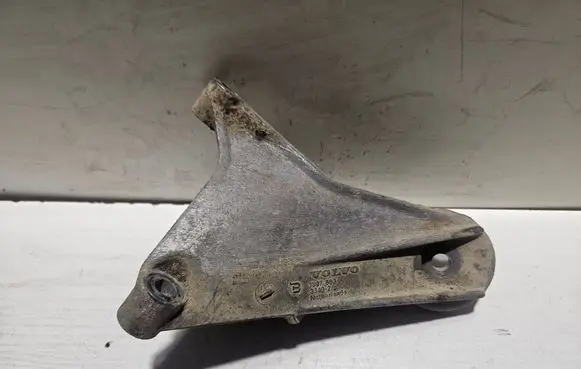Volvo S70 V70 V70 XC Engine mounting bracket 1397889