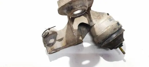 Volkswagen PASSAT B5.5 Engine mounting bracket 8e0199352f