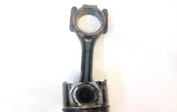 Volkswagen PASSAT B6 Piston with connecting rod