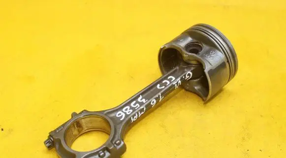 Volkswagen Golf VI Piston with connecting rod