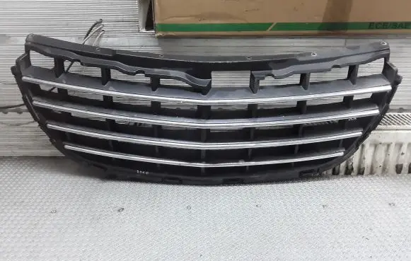Chrysler Pacifica Front bumper upper radiator grill 04857626AA