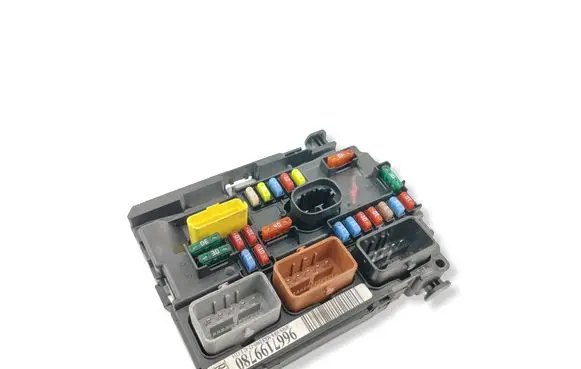 Citroen C3 Fuse module 9667199780