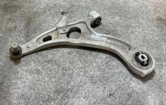 Ford Mach-E I Front lower control arm/wishbone LJ9C3A424