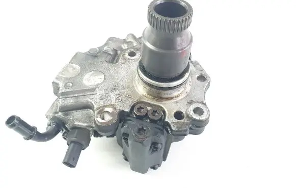 Mercedes-Benz E W212 Fuel injection high pressure pump A6510700701