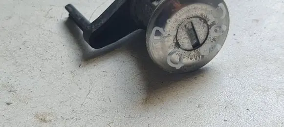 Peugeot 206 Front door lock (next to the handle) 