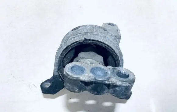 Opel Zafira A Engine mount bracket 90576049 90575779