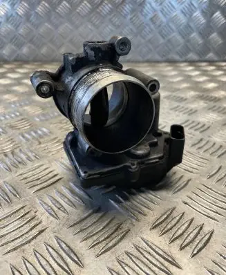 Volkswagen Tiguan Throttle valve 03L128063E A2C53338105 2205092141
