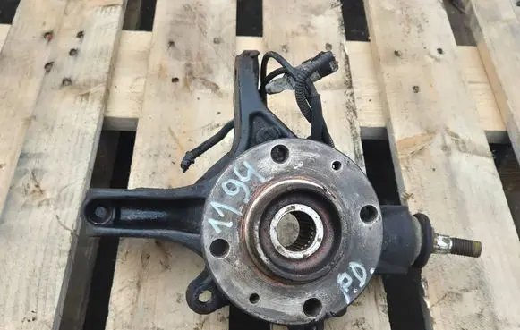 Citroen C4 I Picasso Front wheel hub