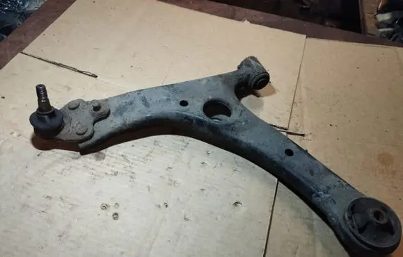 Toyota Avensis T250 Front lower control arm/wishbone