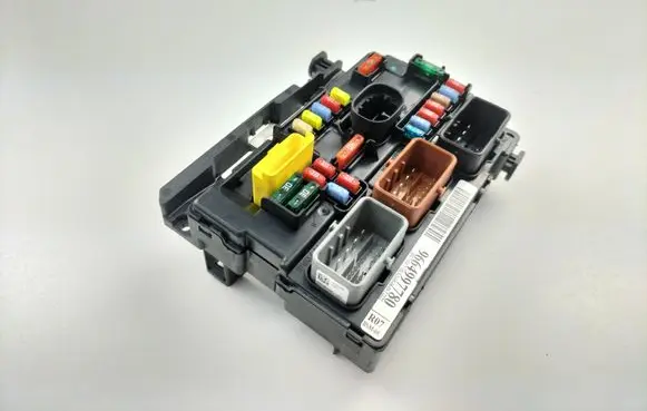 Peugeot 207 Fuse module 9664997780