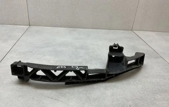 Volkswagen Eos Front bumper mounting bracket 1Q0807890