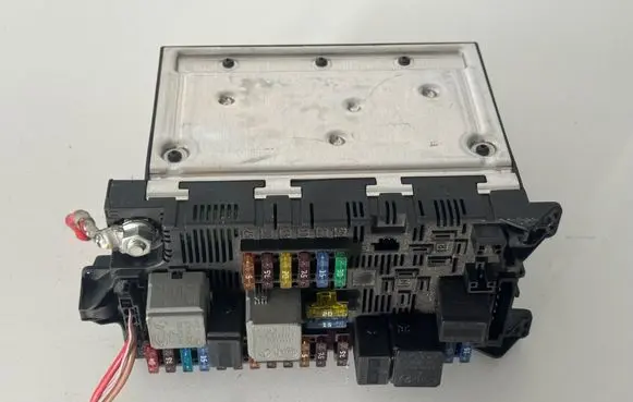 Mercedes-Benz E W211 SAM control unit 2115453901