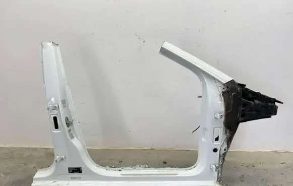 Volkswagen Taigo Pillar (middle) 