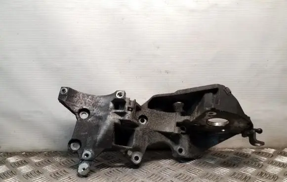 Skoda Octavia Mk2 (1Z) Generator/alternator bracket 03L903143Q