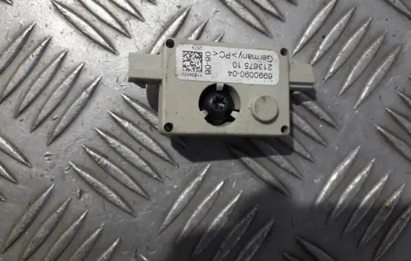 BMW 3 E90 E91 Antenna control unit 21367510 6990090-04