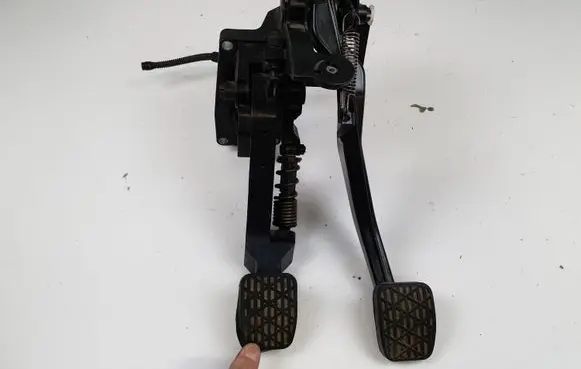 Mercedes-Benz B W245 Pedal assembly A1692900901