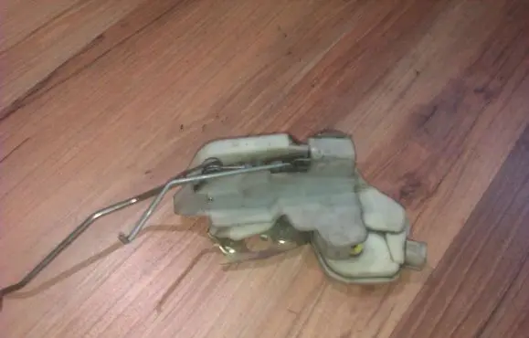 Mitsubishi Galant Front door lock