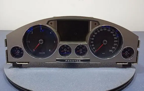 Volkswagen Phaeton Speedometer (instrument cluster) 3D0920886C