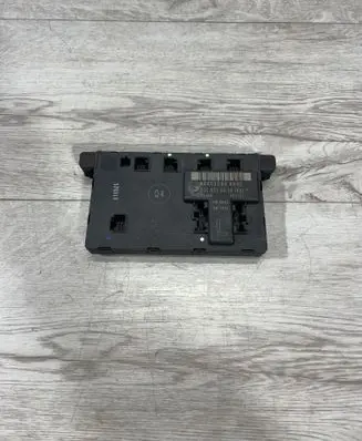 Mercedes-Benz C W203 Door control unit/module 2038205526 351321