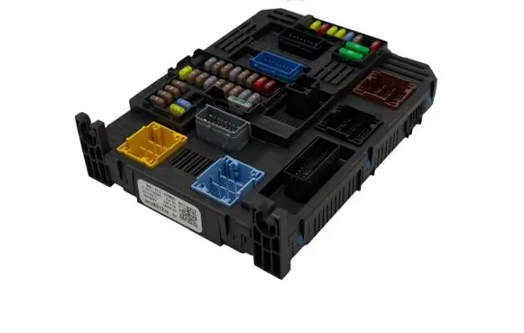 Peugeot 308 SW Fuse module 9819851280 1241740325 28550129