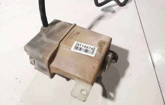 Mazda 323 Coolant expansion tank/reservoir 823021096