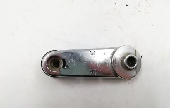 Volkswagen PASSAT B5 Rear door window winding handle 443837581D