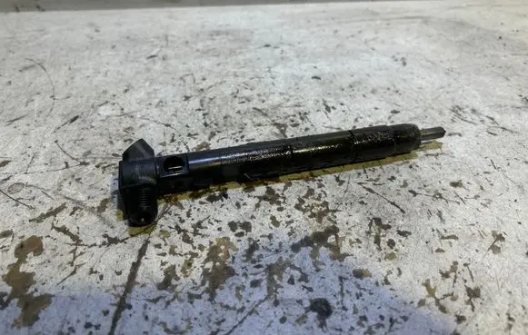Mercedes-Benz E W212 Fuel injector 28342997 2NZ23SS3AA A651070095