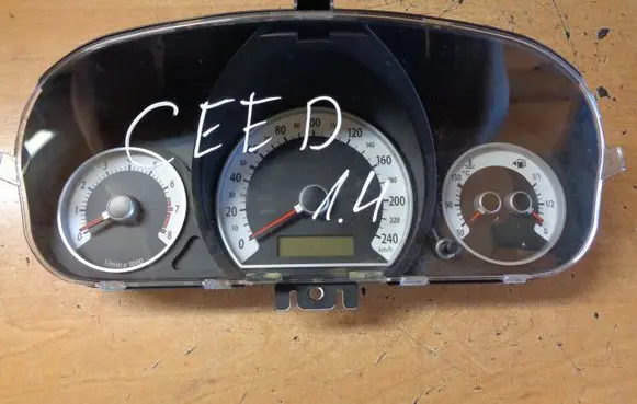 KIA Ceed Speedometer (instrument cluster) 940031H051
