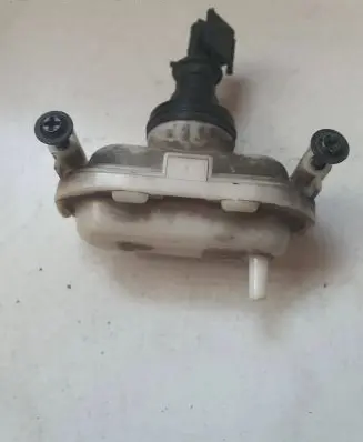 Volkswagen PASSAT B3 Central locking vacuum pump 357862153A