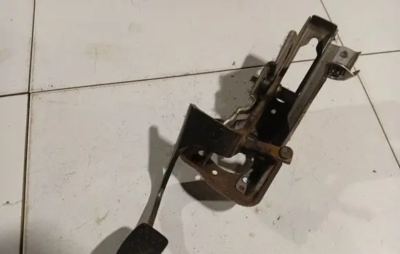 Daihatsu Materia Brake pedal 